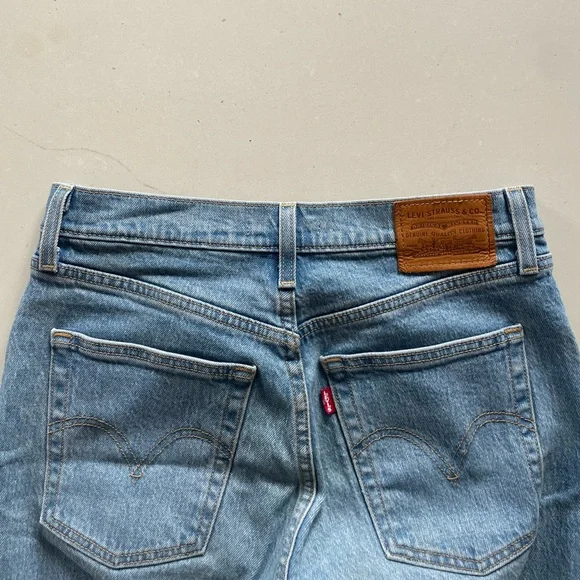 Levi’s Ribcage Straight Jean - Picture 8 of 9